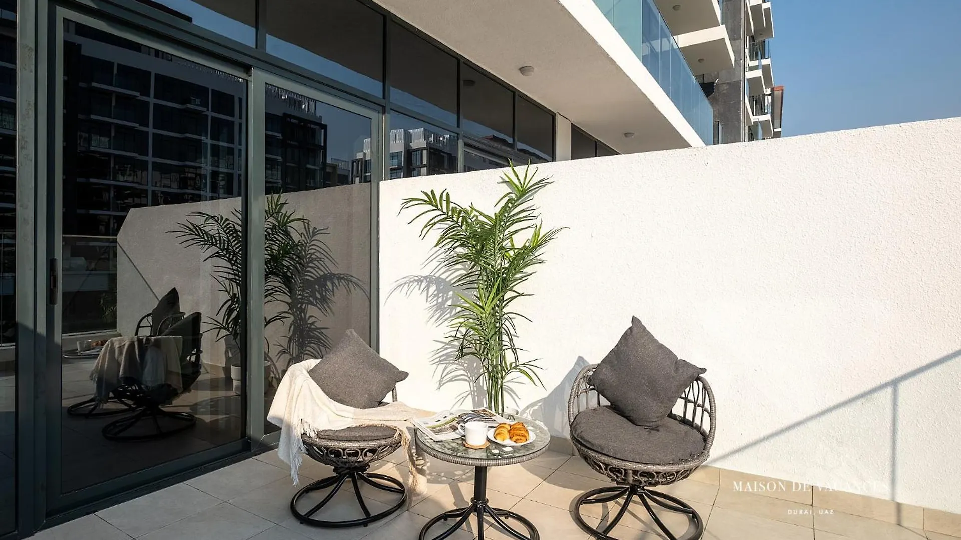10Mins From Dubai Mall Studio With A Large Balcony
