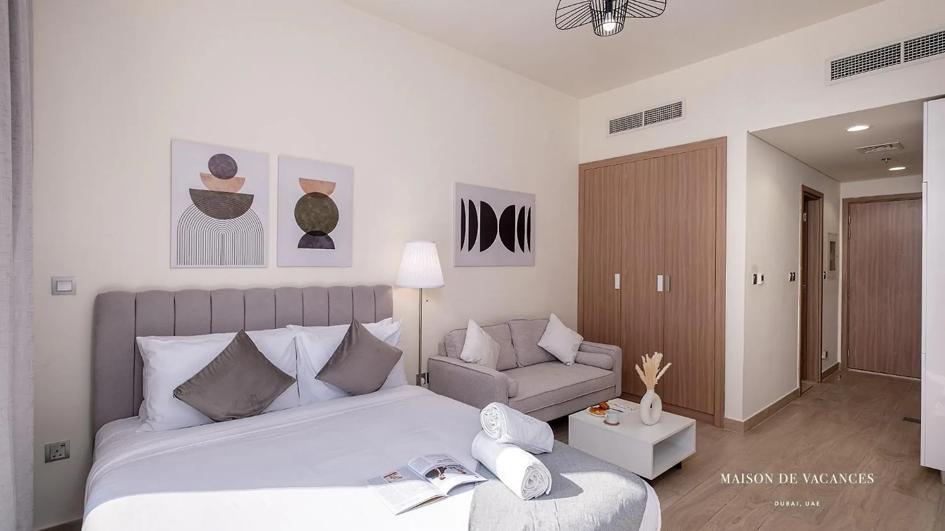 10Mins From Dubai Mall Studio With A Large Balcony