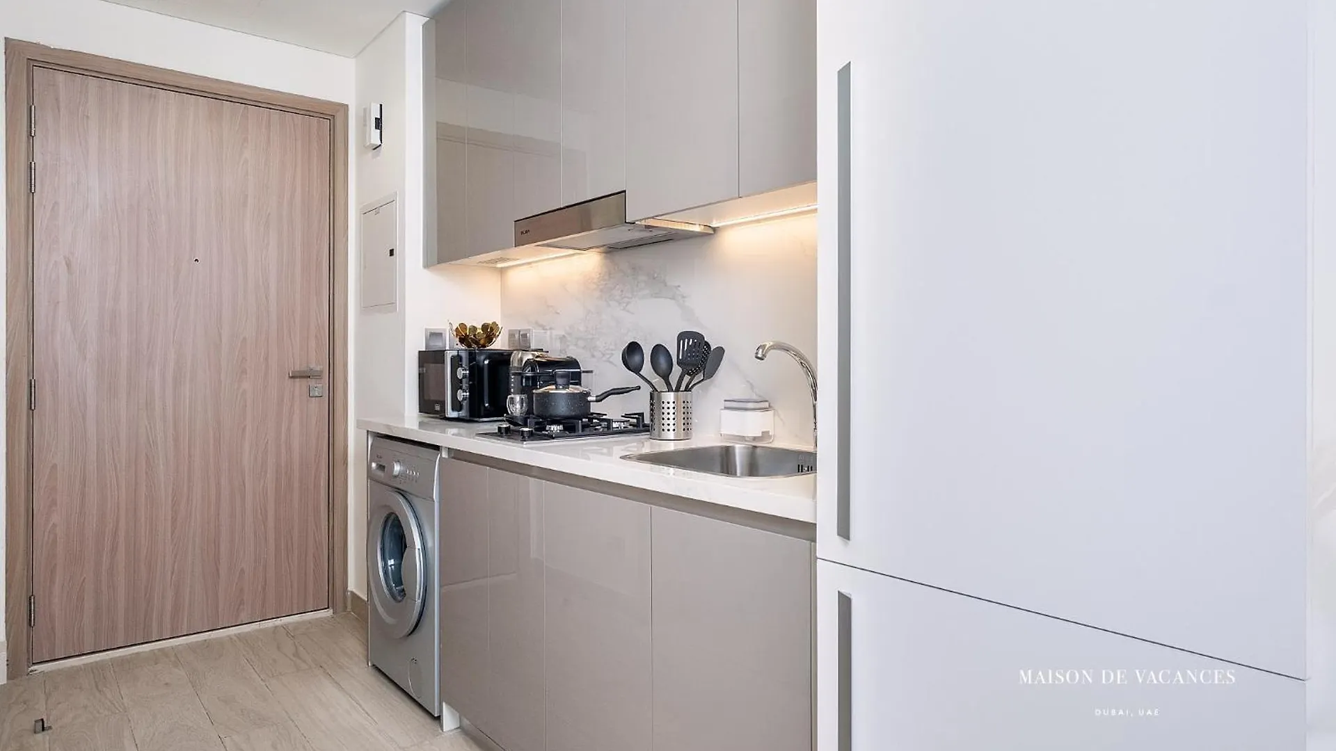 10Mins From Dubai Mall Studio With A Large Balcony United Arab Emirates