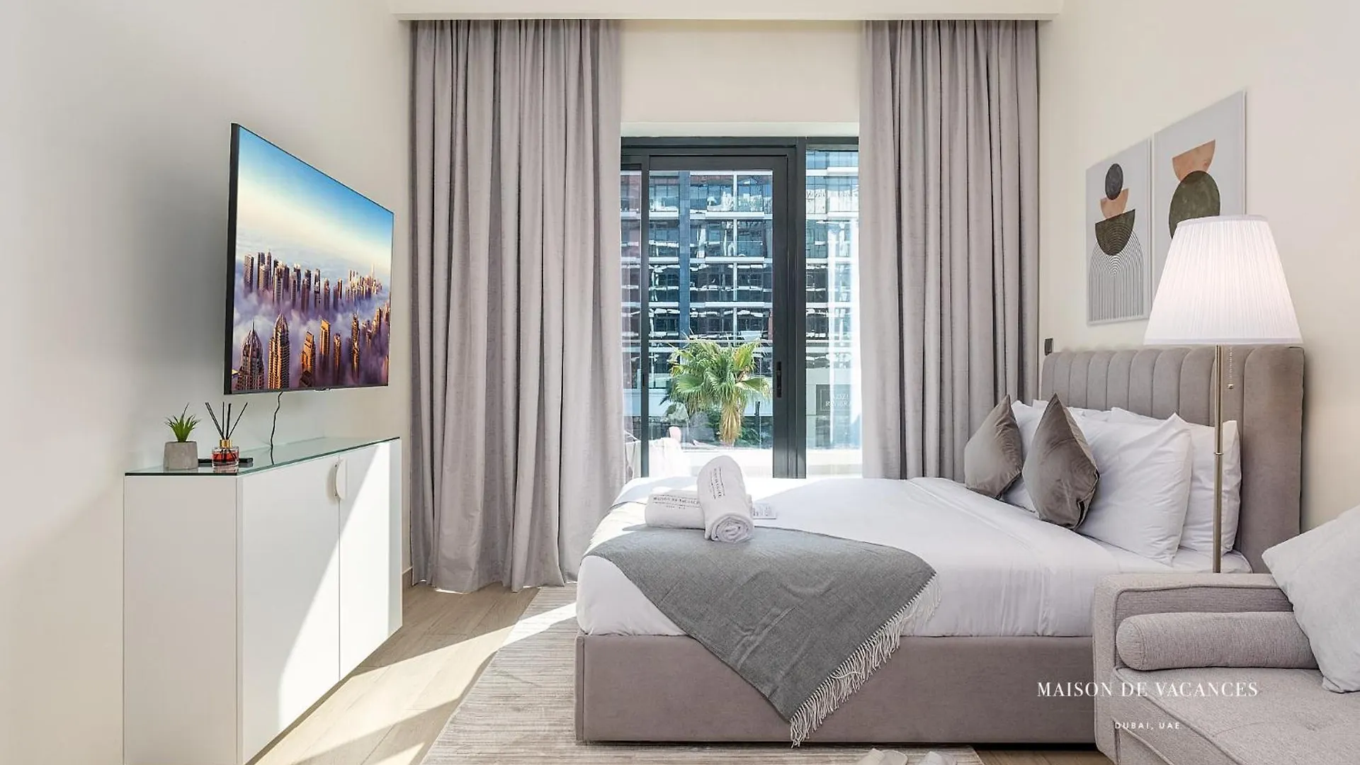 10Mins From Dubai Mall Studio With A Large Balcony